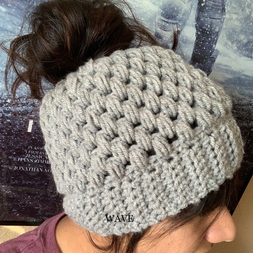 Messy bun beanie.Bun beanie.Ponytail beanie🙆🏽‍♀️